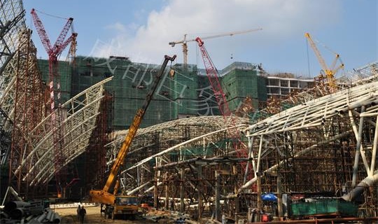 成都地標——新世紀環球中心鋼結構吊裝工程
